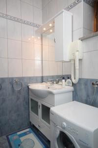 Family friendly apartments with a swimming pool Lindar, Central Istria - Sredisnja Istra - 7197