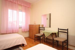 Apartments with a parking space Umag - 7147