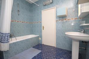 Apartments with a parking space Umag - 7147