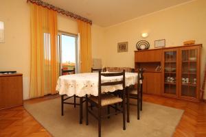 Apartments with a parking space Umag - 7147