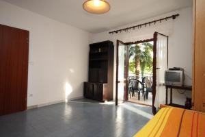 Apartments with a parking space Umag - 7094