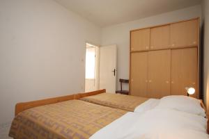 Apartments with a parking space Umag - 7125