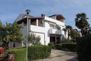 Apartments with a parking space Novigrad - 7121