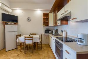 Apartments with parking space Kukci, Porec - 7166