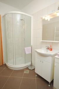 Apartments with a parking space Heraki, Central Istria - Sredisnja Istra - 7167