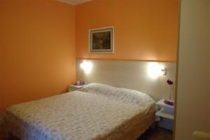 Apartments with a parking space Umag - 6959