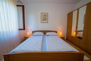 Apartments with parking space Porec - 6984