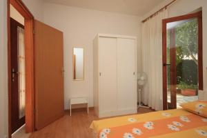 Apartments with parking space Porec - 7023