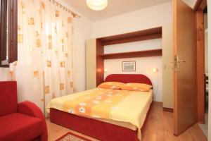 Apartments with parking space Porec - 7023