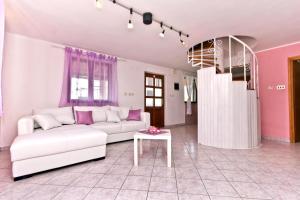 Family friendly house with a swimming pool Sveti Petar u Sumi, Central Istria - Sredisnja Istra - 7177