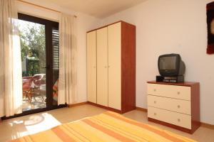 Apartments with parking space Umag - 7171