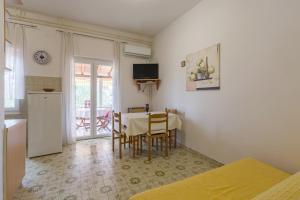 Apartments with parking space Kukci, Porec - 7166