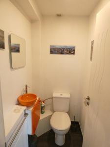 Maison moderne et spacieuse avec piscine