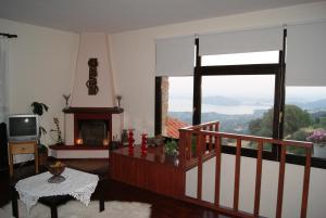 Two-Room Suite with Lake View and Fireplace (2-4 adults)