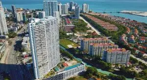 The Landmark Seaview Netflix By Blue Sky Holidays - Bukit Lada