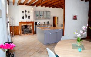 Maisons de vacances Maison de 6 chambres avec piscine privee jacuzzi et jardin clos a Mosnes : photos des chambres