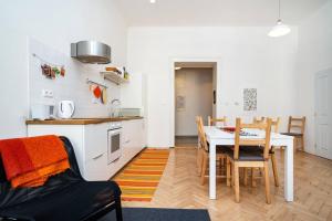 Bright, Spacious Apartment in the Historic Centre