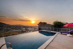 sessiz sakin manzaralı sauna ve jakuzili,müstakil havuzlu villa