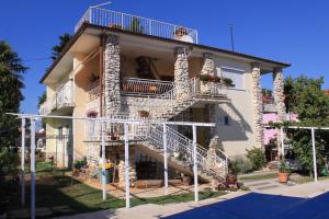 Apartments with a swimming pool Valbandon, Fazana - 7257