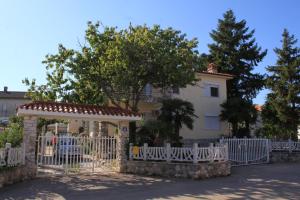 Apartments with a swimming pool Valbandon, Fazana - 7257 