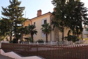 Apartments with a swimming pool Valbandon, Fazana - 7257 