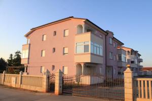 Apartments with a parking space Valbandon, Fazana - 7258 