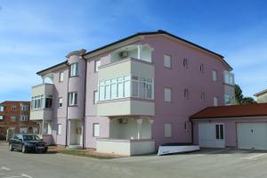Apartments with a parking space Valbandon, Fazana - 7258 