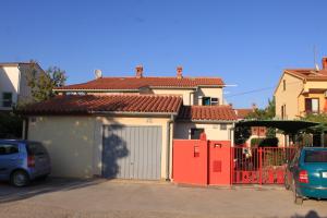 Apartments with a parking space Valbandon, Fazana - 7259 