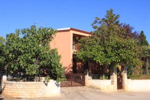 Apartments with a parking space Fazana - 7236