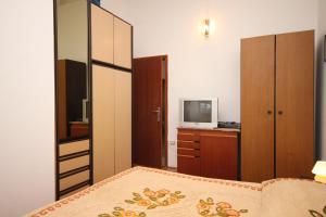 Apartments with a parking space Fazana - 7236