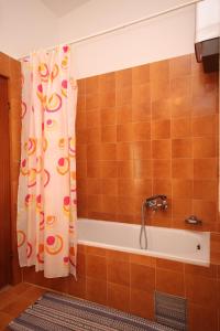 Apartments with a parking space Fazana - 7236