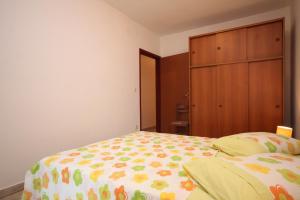 Apartments with a parking space Fazana - 7284