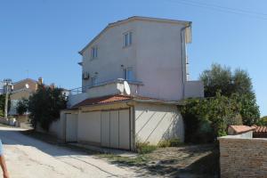 Apartments with a parking space Liznjan, Medulin - 7240 