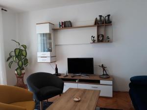 Apartments with a parking space Fazana - 7281