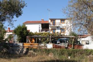 Apartments with a parking space Stinjan, Pula - 7253