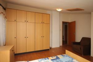 Family friendly apartments with a swimming pool Jadreski, Pula - 7292