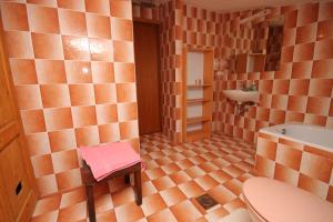 Family friendly apartments with a swimming pool Jadreski, Pula - 7292