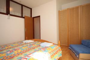 Apartments with parking space Fazana - 7234