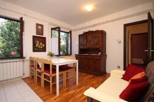 Apartments with a parking space Fazana - 7283