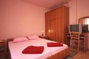 Apartments with a parking space Banjole, Pula - 7242