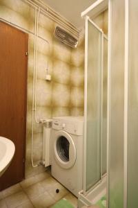 Apartments with a parking space Fazana - 7282