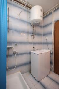 Apartments with a parking space Fazana - 7282