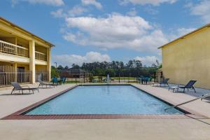Days Inn & Suites by Wyndham Huntsville
