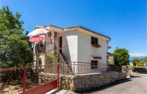 1 Bedroom Cozy Apartment In Omisalj 