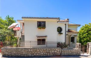 1 Bedroom Cozy Apartment In Omisalj