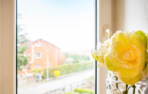 2 Bedroom Cozy Apartment In Kolobrzeg