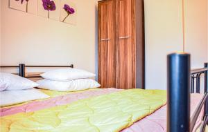 2 Bedroom Cozy Apartment In Kolobrzeg