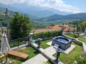 DA ERCOLE casa vacanze di lusso con giardino, piscina e idromassaggio.