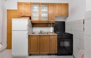 Gorgeous Apartment In Kornic With Wifi