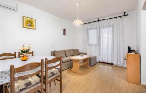 Gorgeous Apartment In Kornic With Wifi
